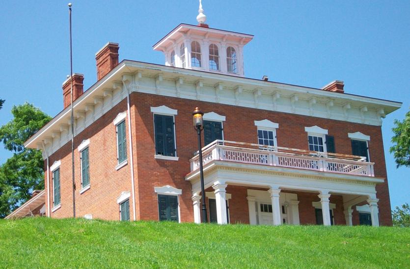 LeClaire House Augustana College